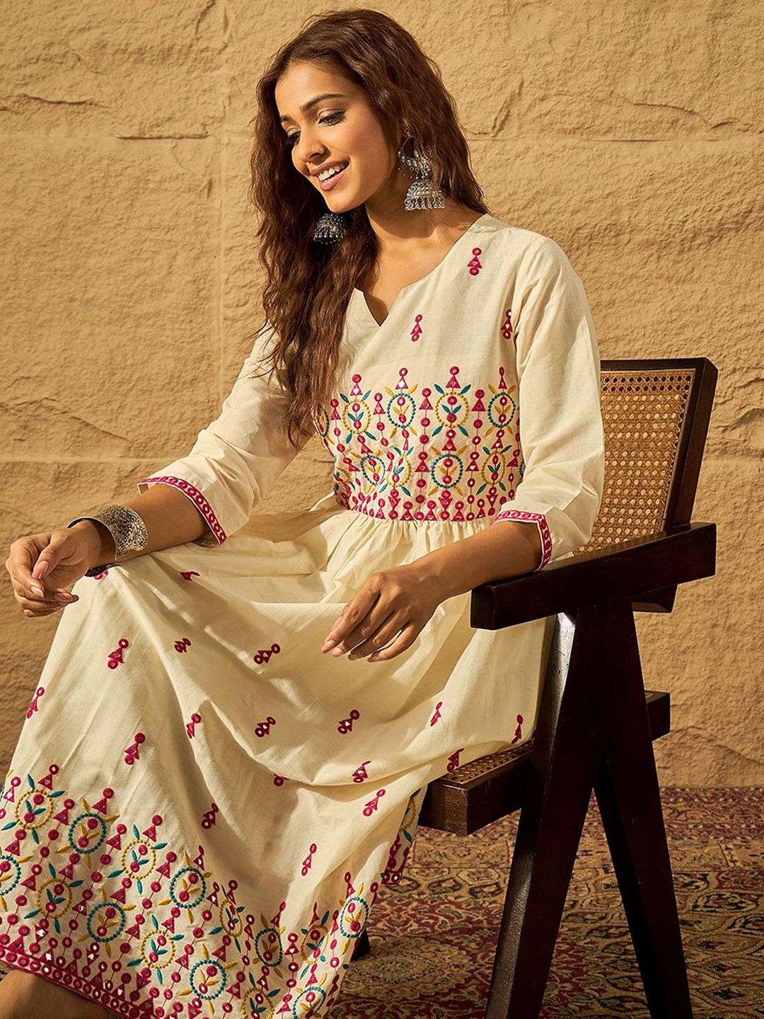 Dhiyona PD Women Women Floral Embroidered Cotton Kurta with Trousers