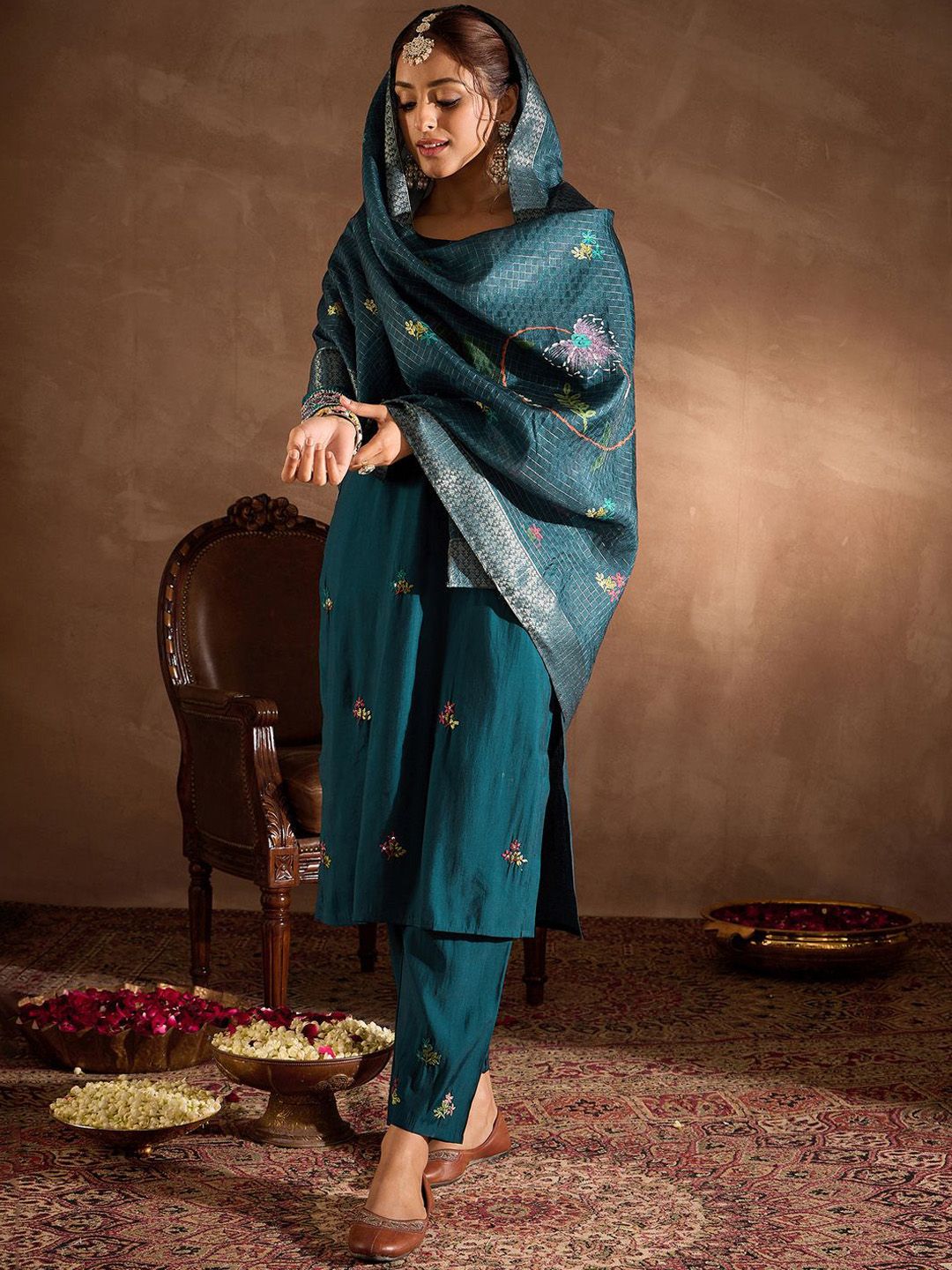 Dhiyona IE Floral Embroidered Thread Work Straight Kurta With Trousers & Dupatta