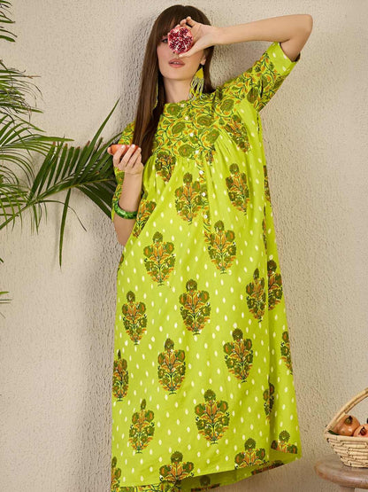 Dhiyona IE Women's Women Floral Printed Tiered Pure Cotton Kurta with Trousers