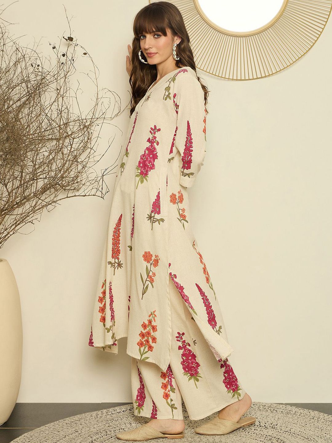 Dhiyona IE Women Printed V-Neck Top and Trousers Co-Ords