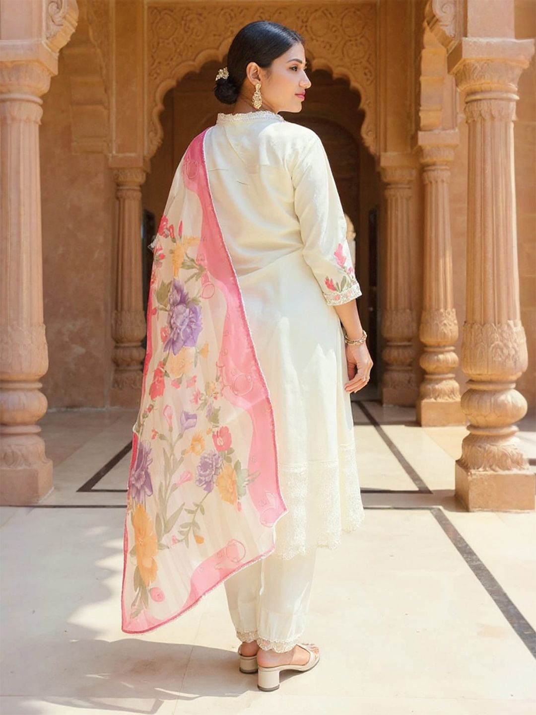 Women Floral Printed Kurta with Trousers & Dupatta