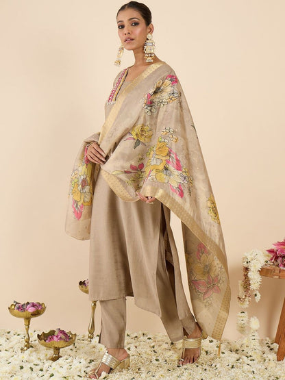 Women Floral Regular Thread Work Raw Silk Kurta with Trousers & With Dupatta