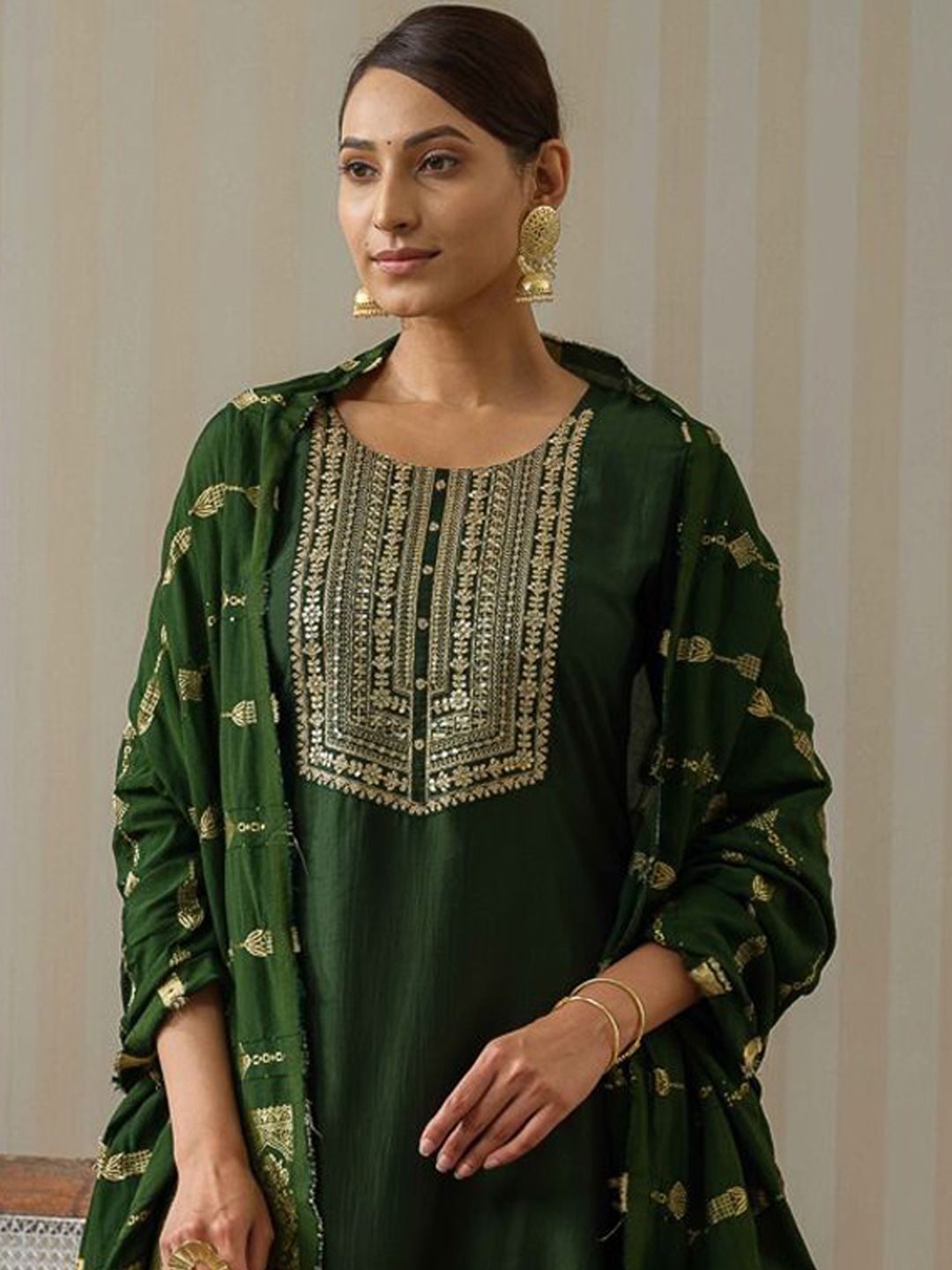 Dhiyona OD  Floral Printed Straight Kurta & Trousers With Dupatta