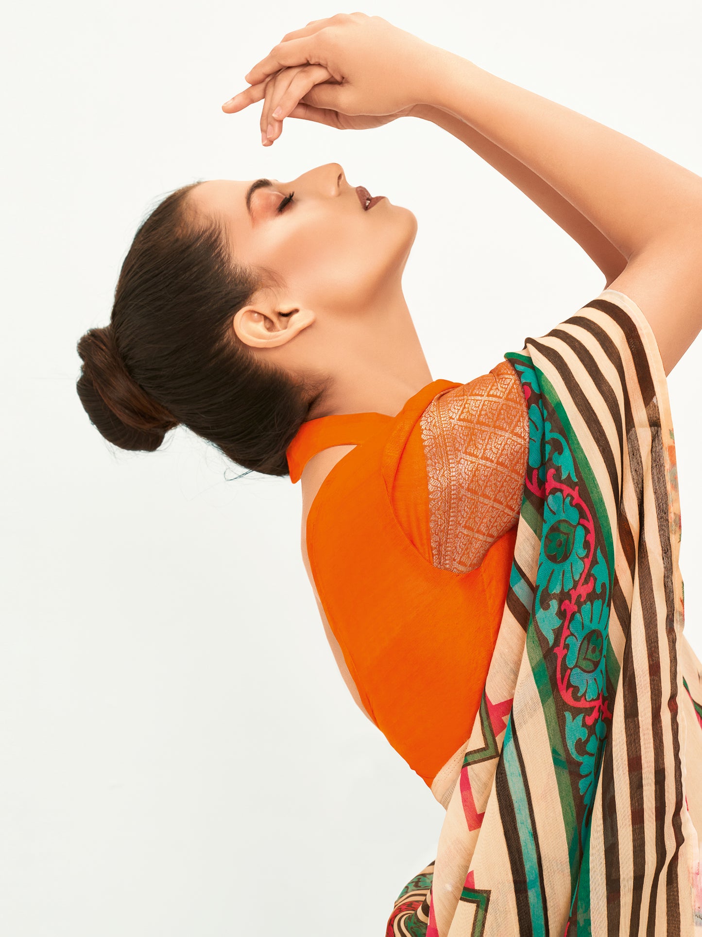 Women's Cotton Blend Cream Printed Designer Saree With Blouse Piece