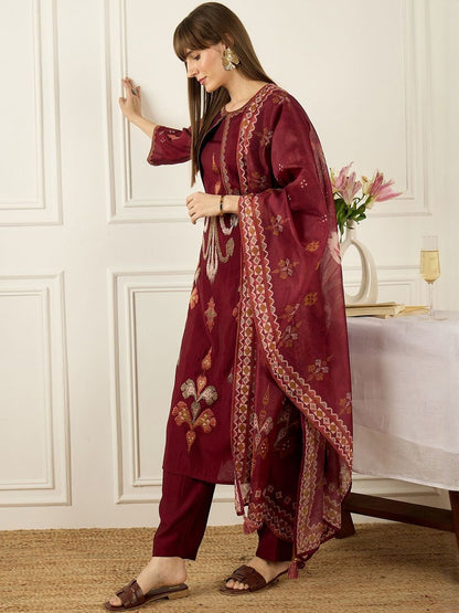 Floral Embroidered Round Neck Regular Straight Kurta With Trousers & Dupatta