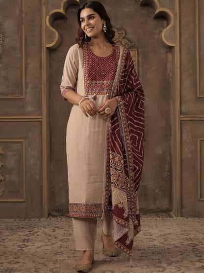 Women Geometric Printed Kurta with Trousers & Dupatta