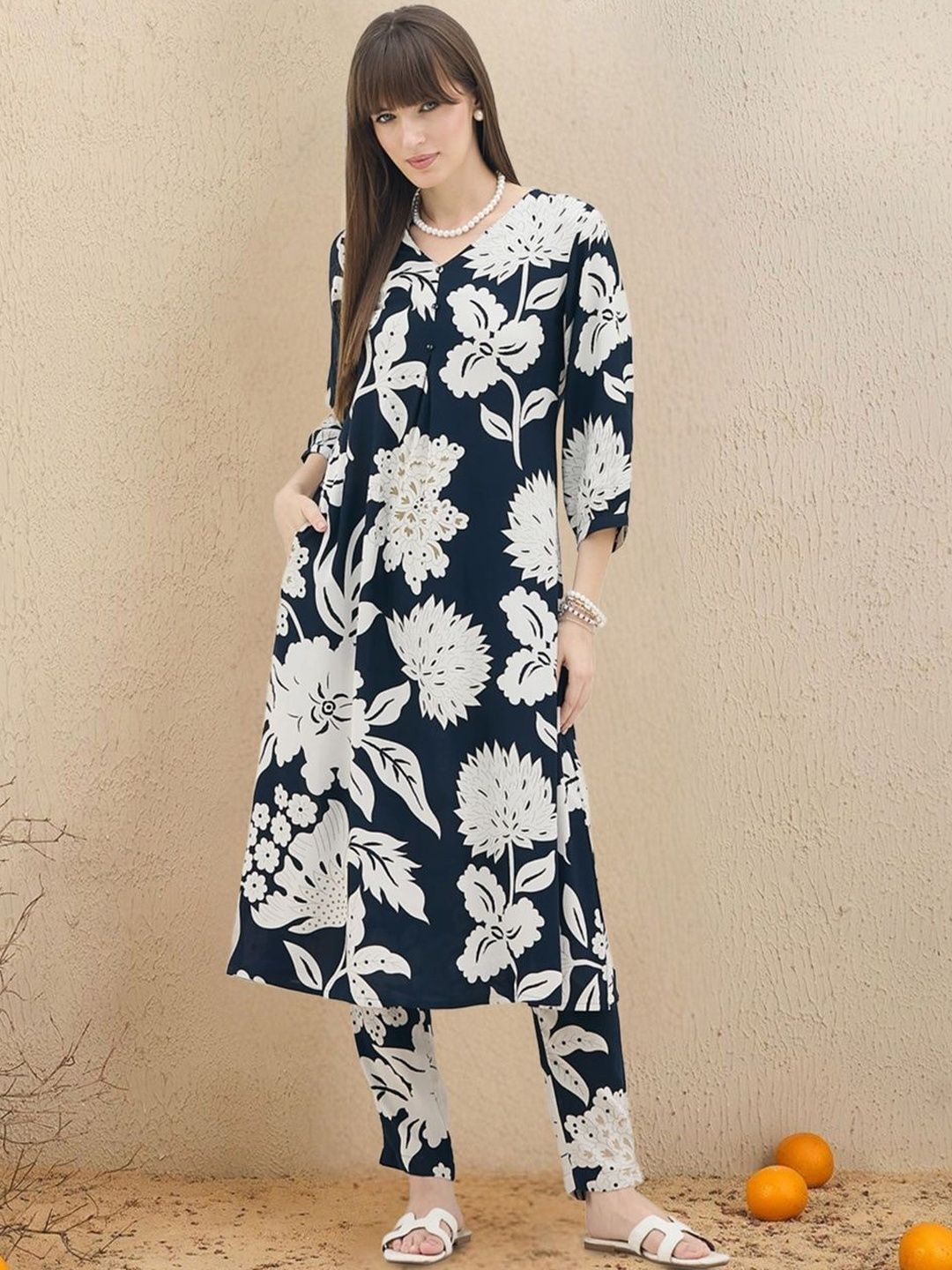 Women Floral Printed Regular Kurta with Trousers