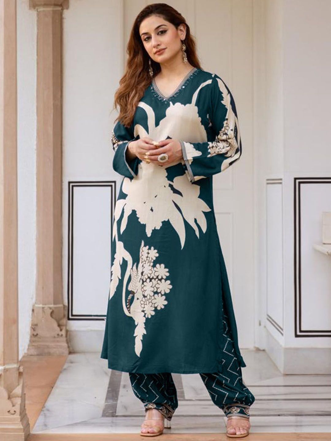 Dhiyona IE Floral Printed Sequinned A-Line Kurta With Salwar