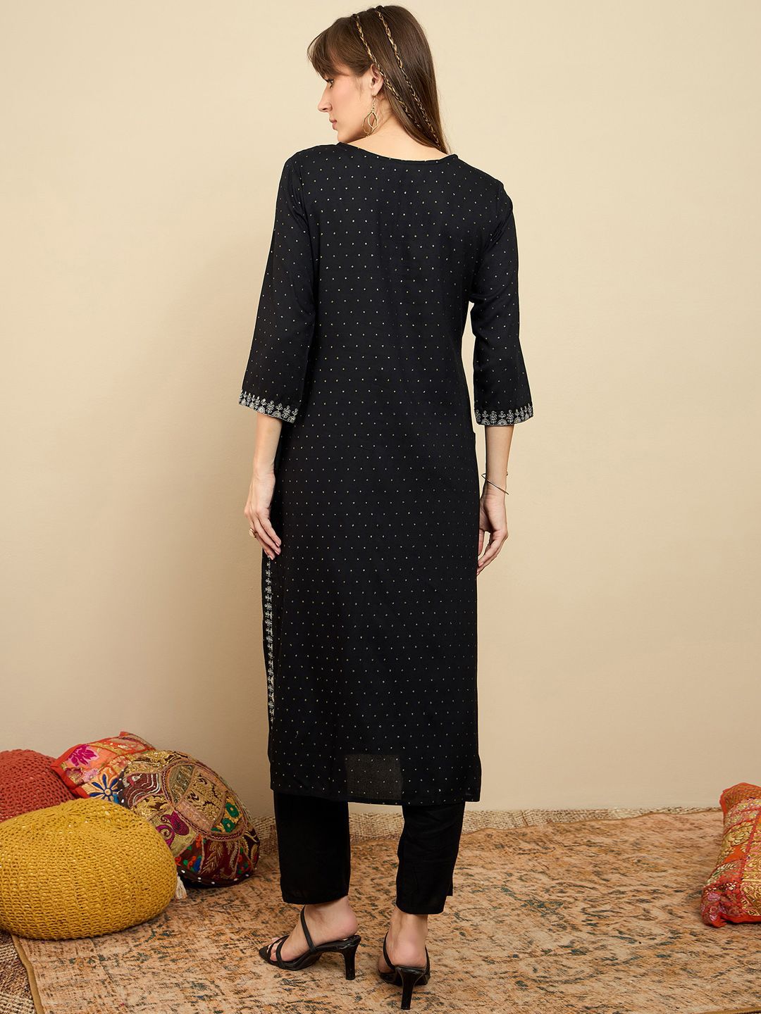 Dhiyona IE Floral Embroidered Zari Straight Kurta