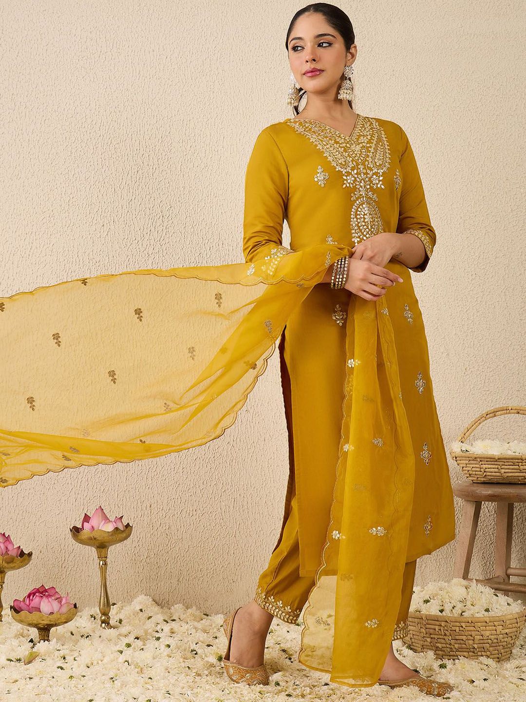 Dhiyona IE Women's Women Ethnic Motifs Embroidered Kurta With Trousers & Dupatta Kurta Sets