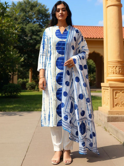 Women Geometric Printed Cotton Kurta with Trousers & Dupatta