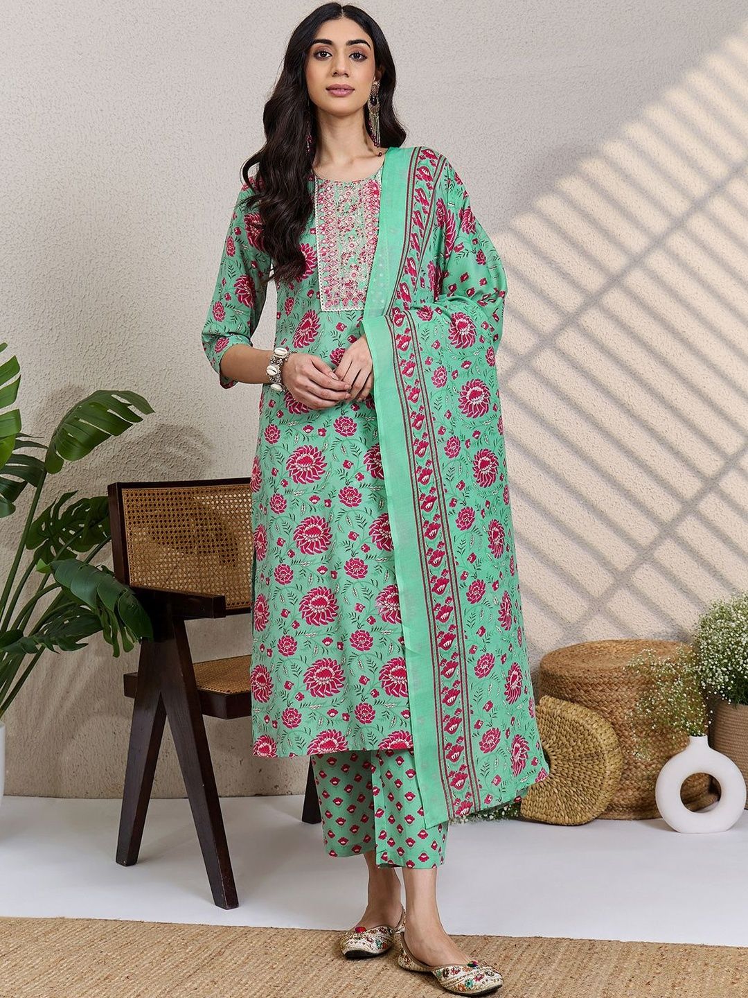 Women Floral Printed Regular Mirror Work Kurta & Trousers With Dupatta