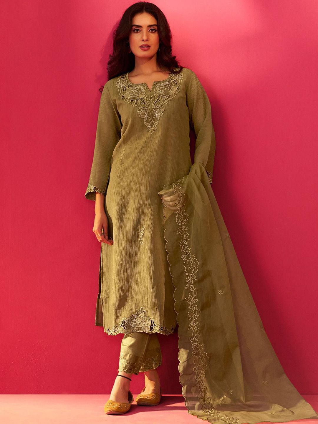 Dhiyona IE Women Floral Embroidered Kurta with Trousers & Dupatta