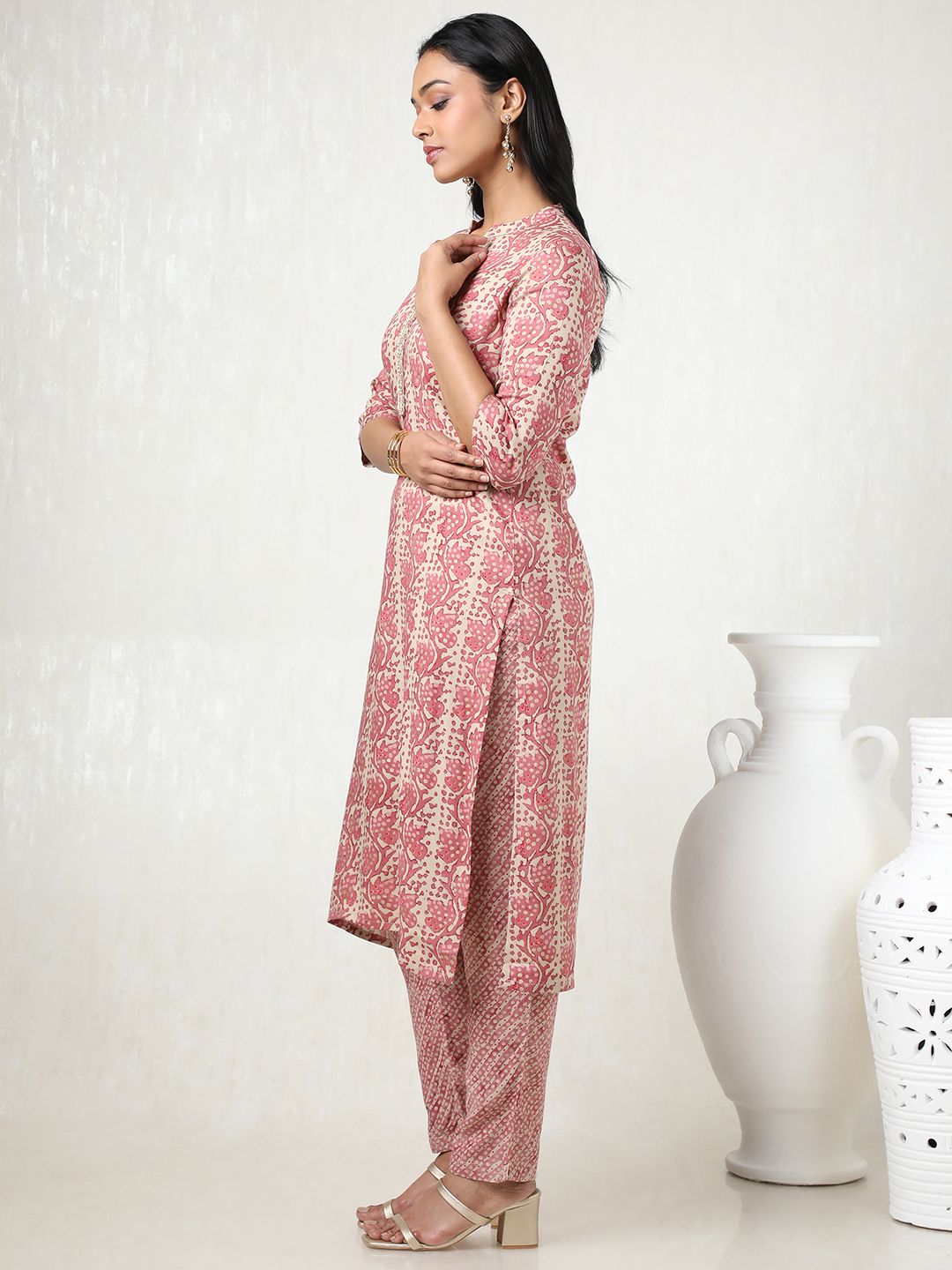 Dhiyona SO Women's Women Bandhani Printed Regular Gotta Patti Kurta with Trousers