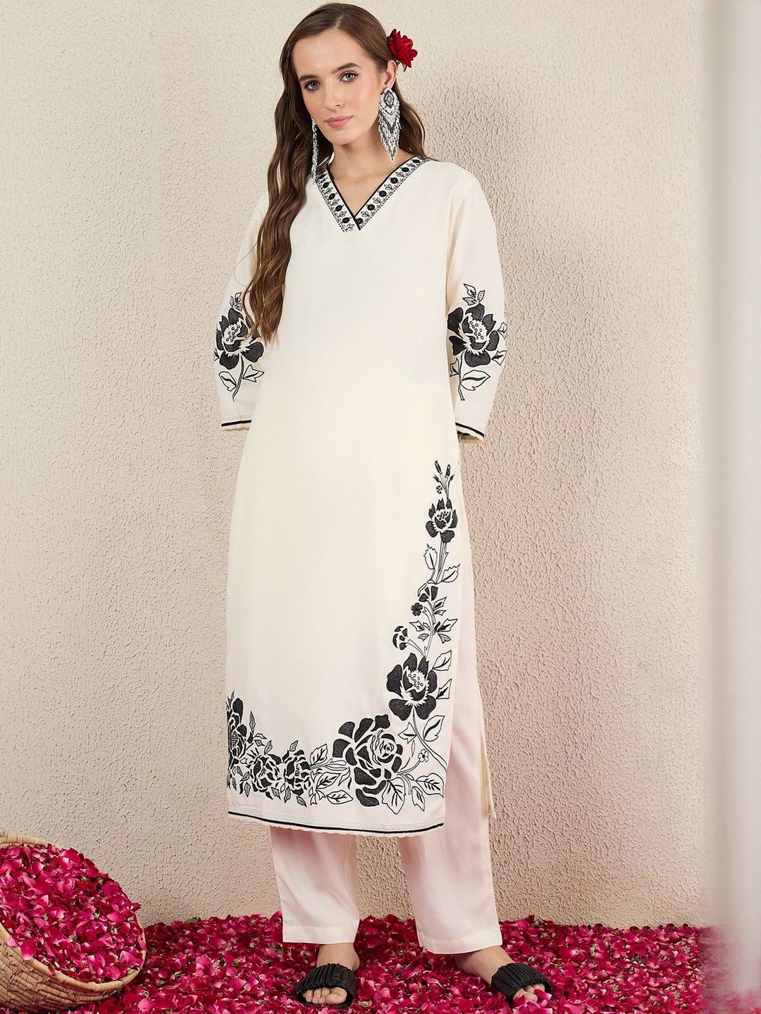 Dhiyona IE Women Floral Embroidered Kurta with Trousers