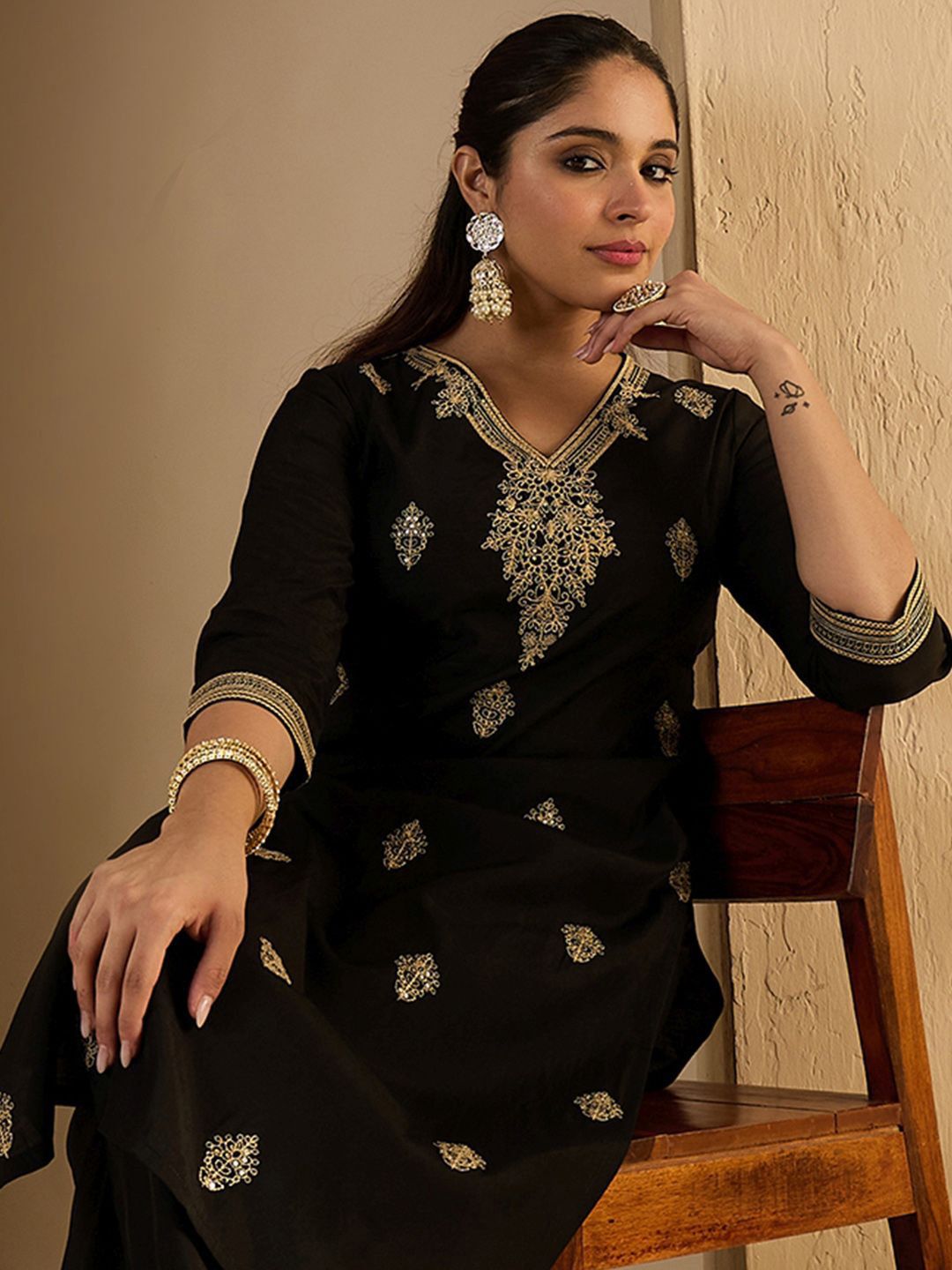Dhiyona IE Women's Women Ethnic Motifs Embroidered Regular Thread Work Kurta with Trousers