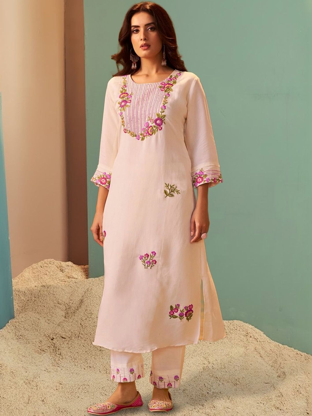Dhiyona IE Women Floral Embroidered Regular Thread Work Kurta with Trousers