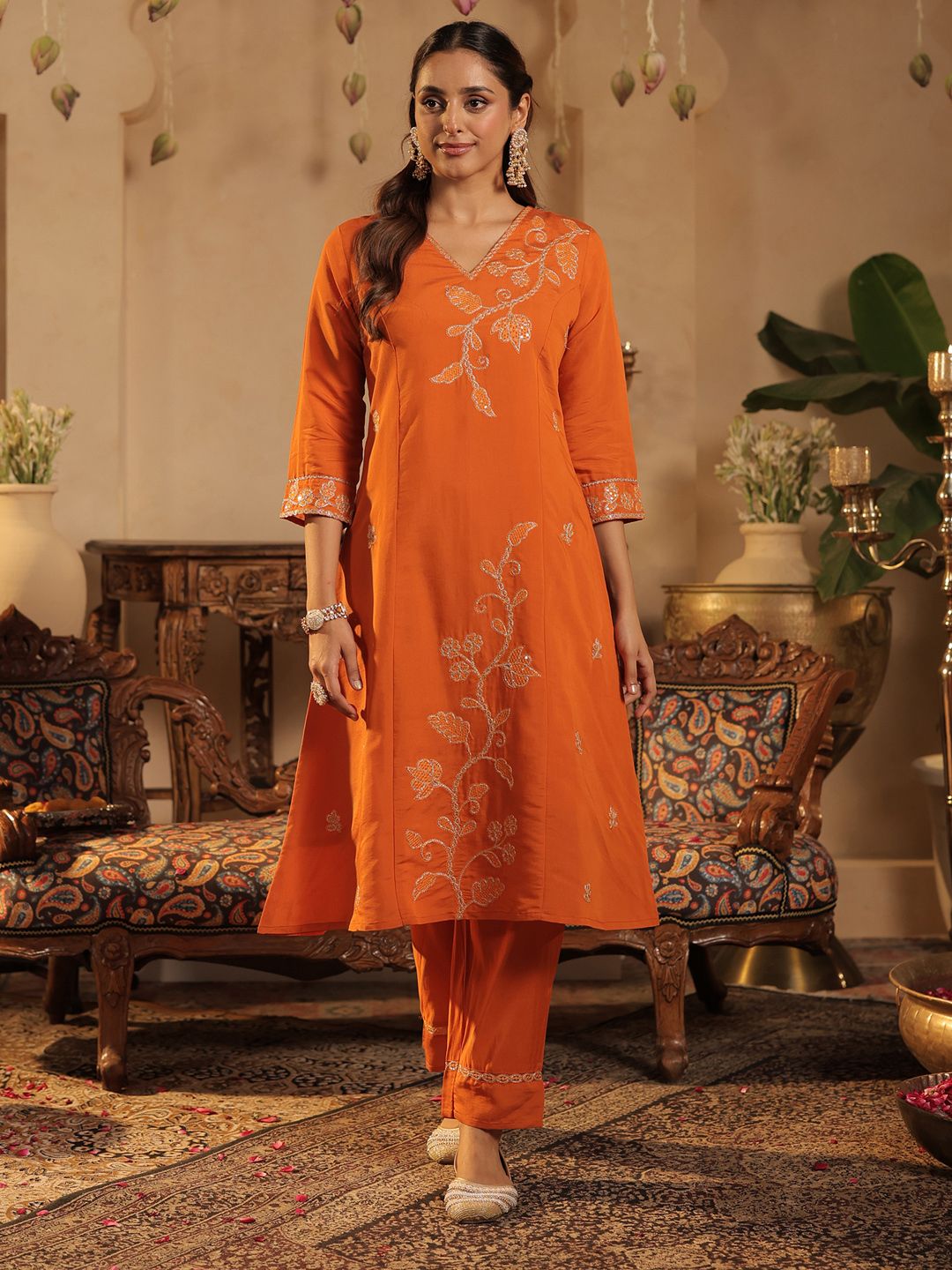 Women Ethnic Motifs Printed Kurta with Trouser