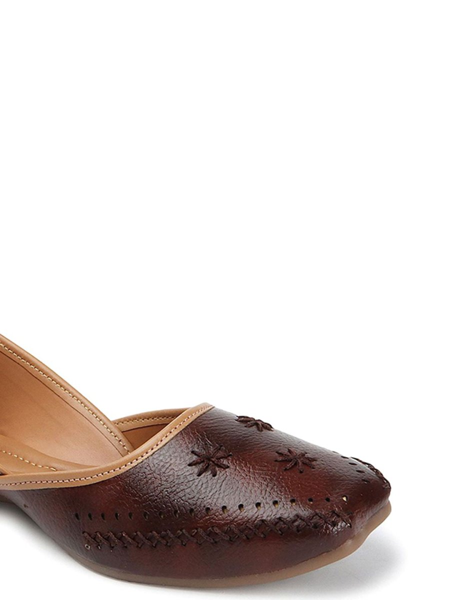 Dhiyona AK Women Embellished Ballerinas