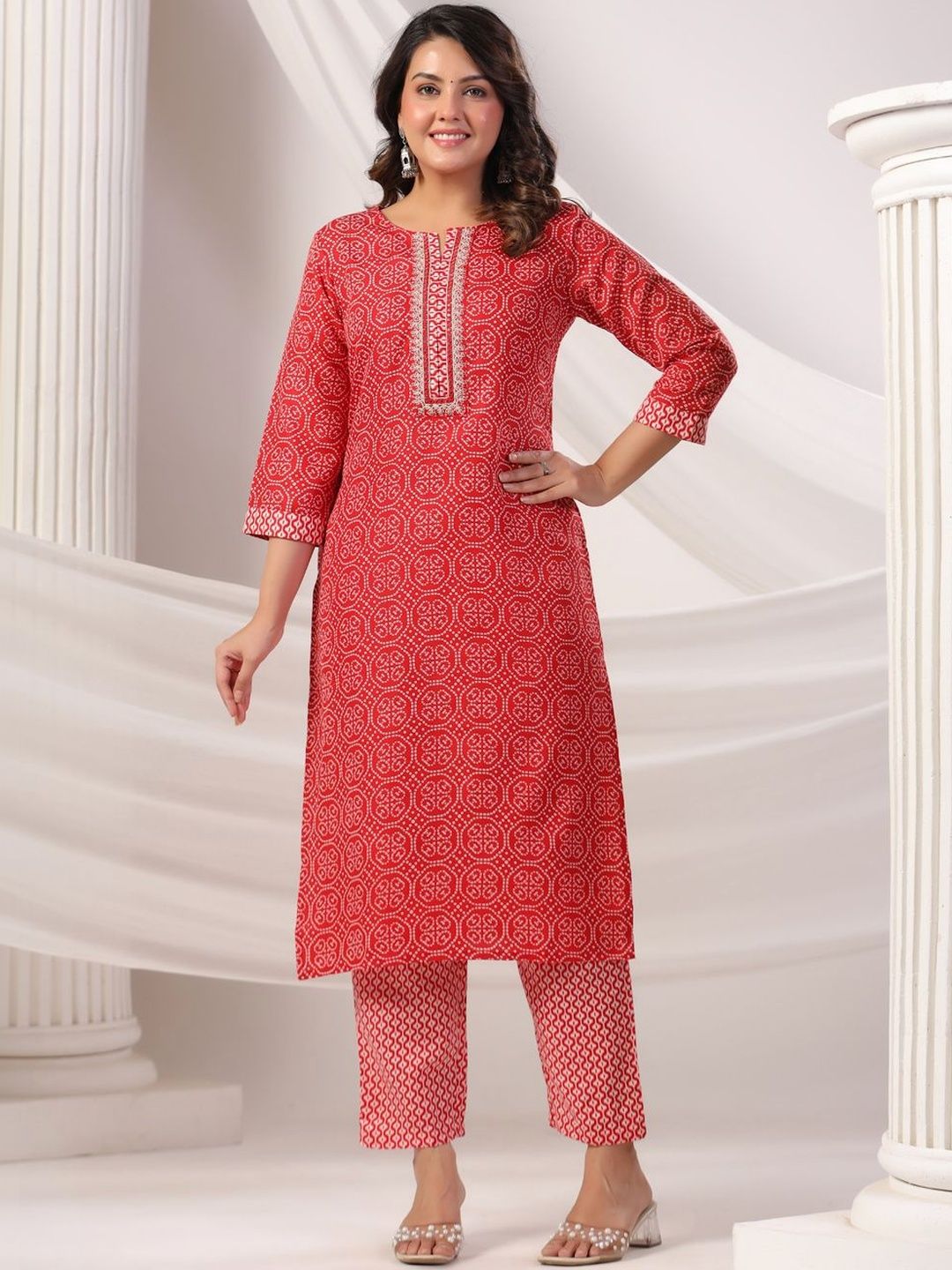 Women Bandhani Printed Regular Thread Work Pure Cotton Kurta with Trousers & With Dupatta