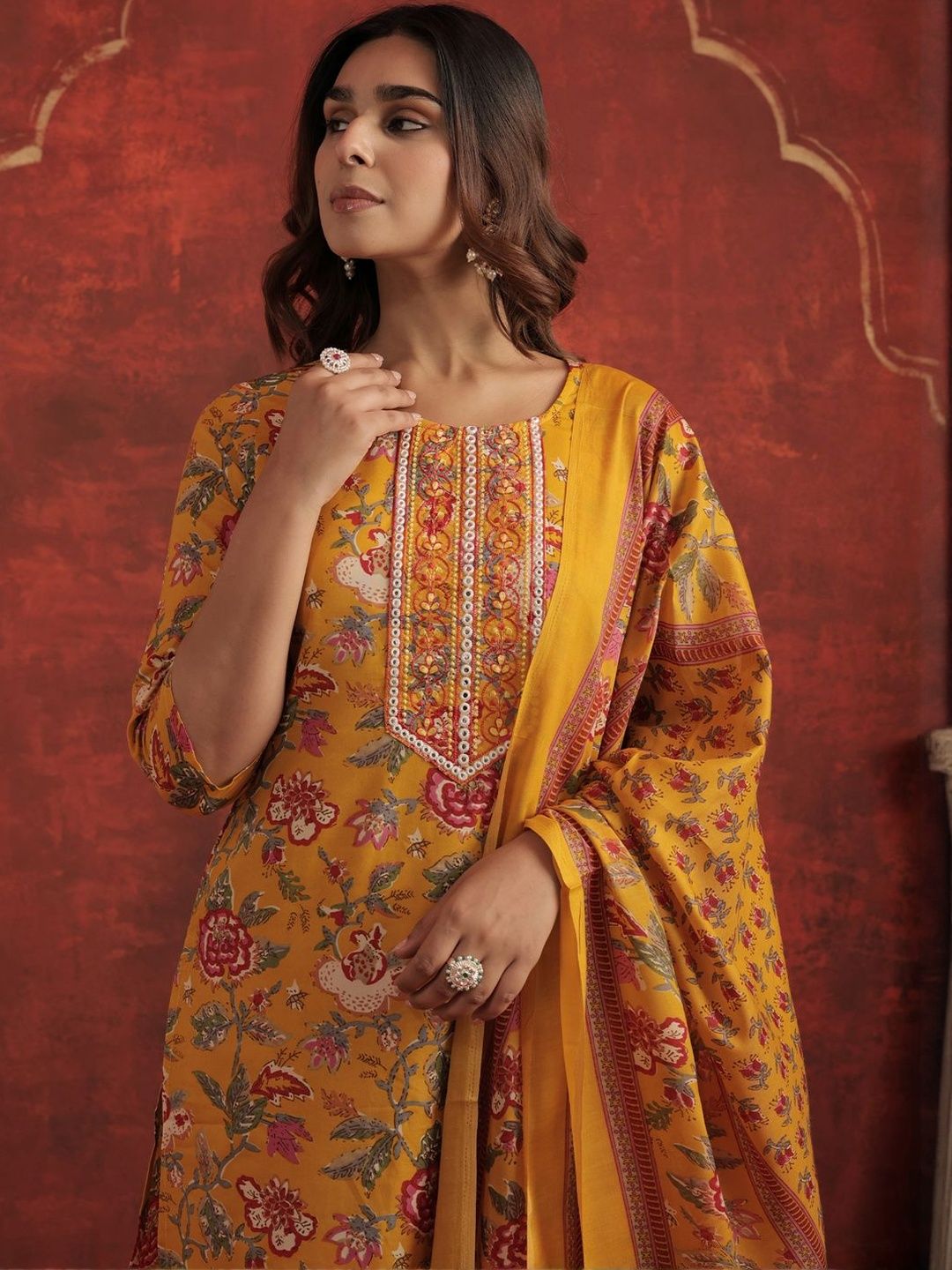 Women Floral Printed Kurta with Trousers & Dupatta