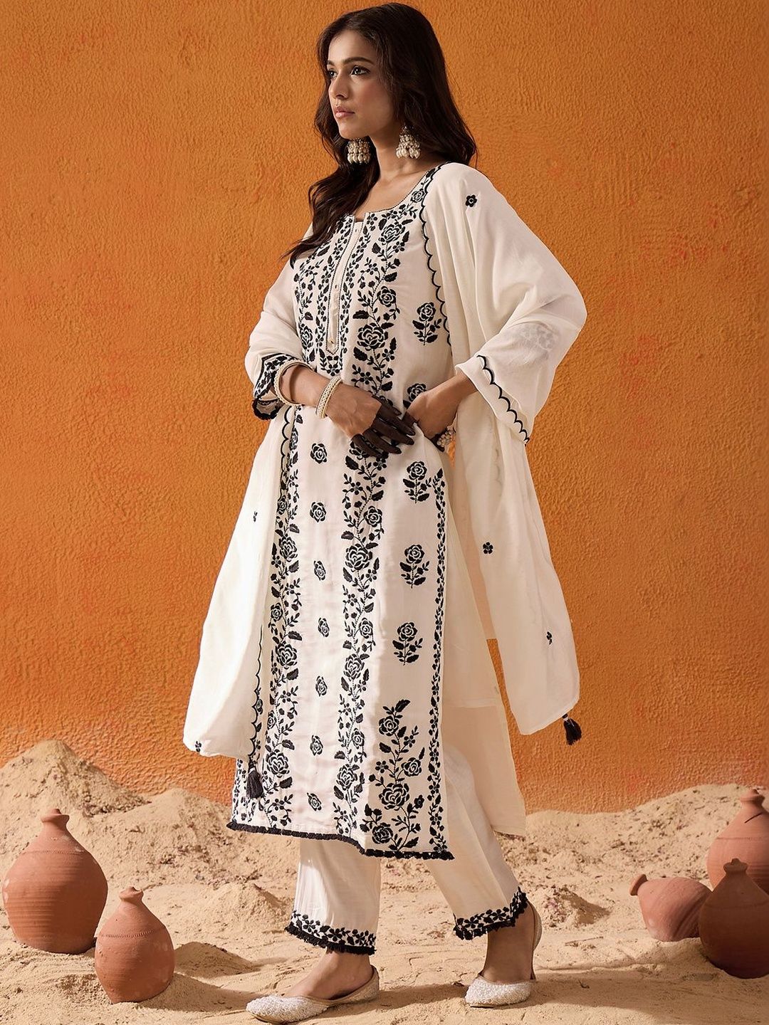 Women Floral Embroidered Regular Thread Work Kurta with Trousers & With Dupatta