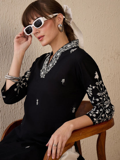 Dhiyona IE Women Floral Embroidered Thread Work Kurta