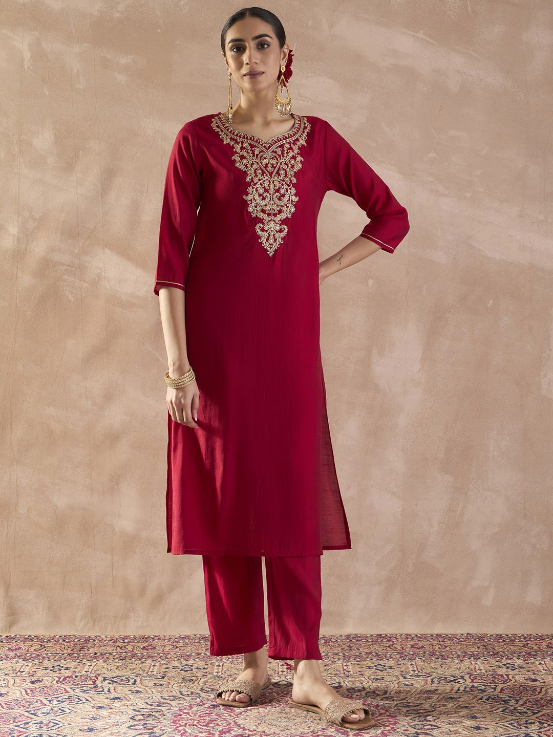 Dhiyona IE Floral Embroidered Round Neck Thread Work Kurta With Trouser