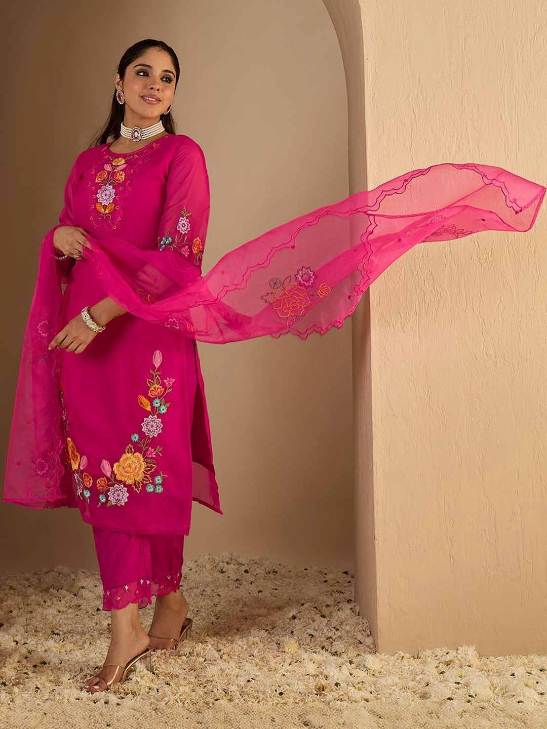 Women Floral Embroidered Regular Thread Work Kurta with Trousers & With Dupatta