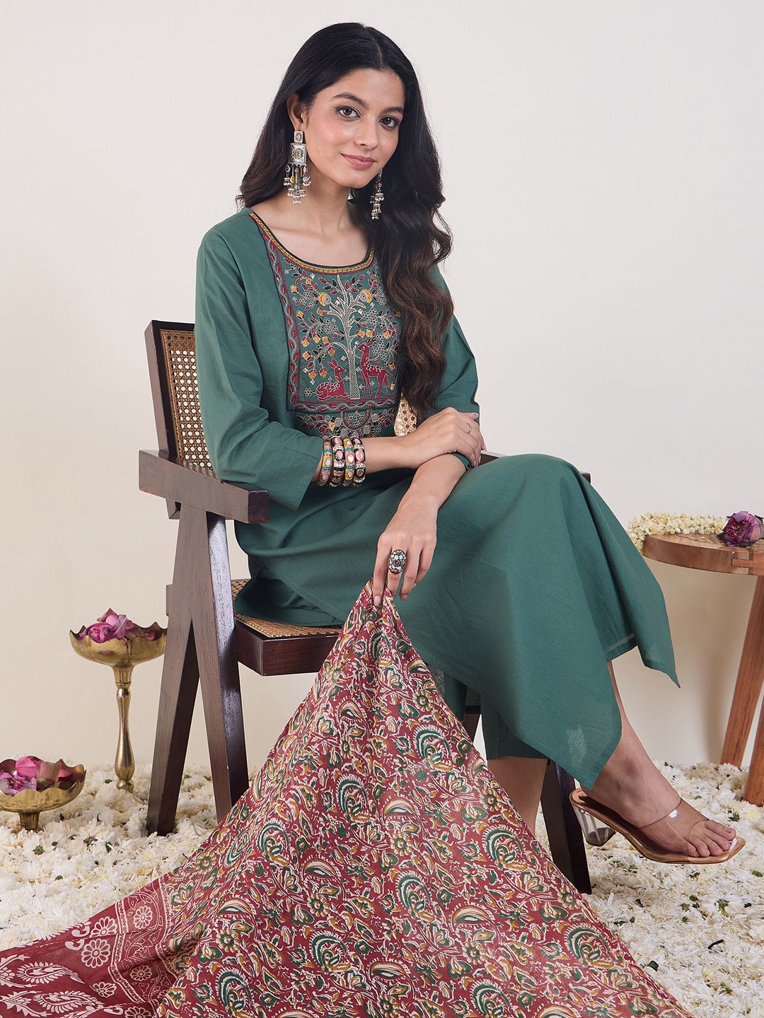 Ethnic Motifs Embroidered Thread Work Straight Kurta With Trouser & Dupatta