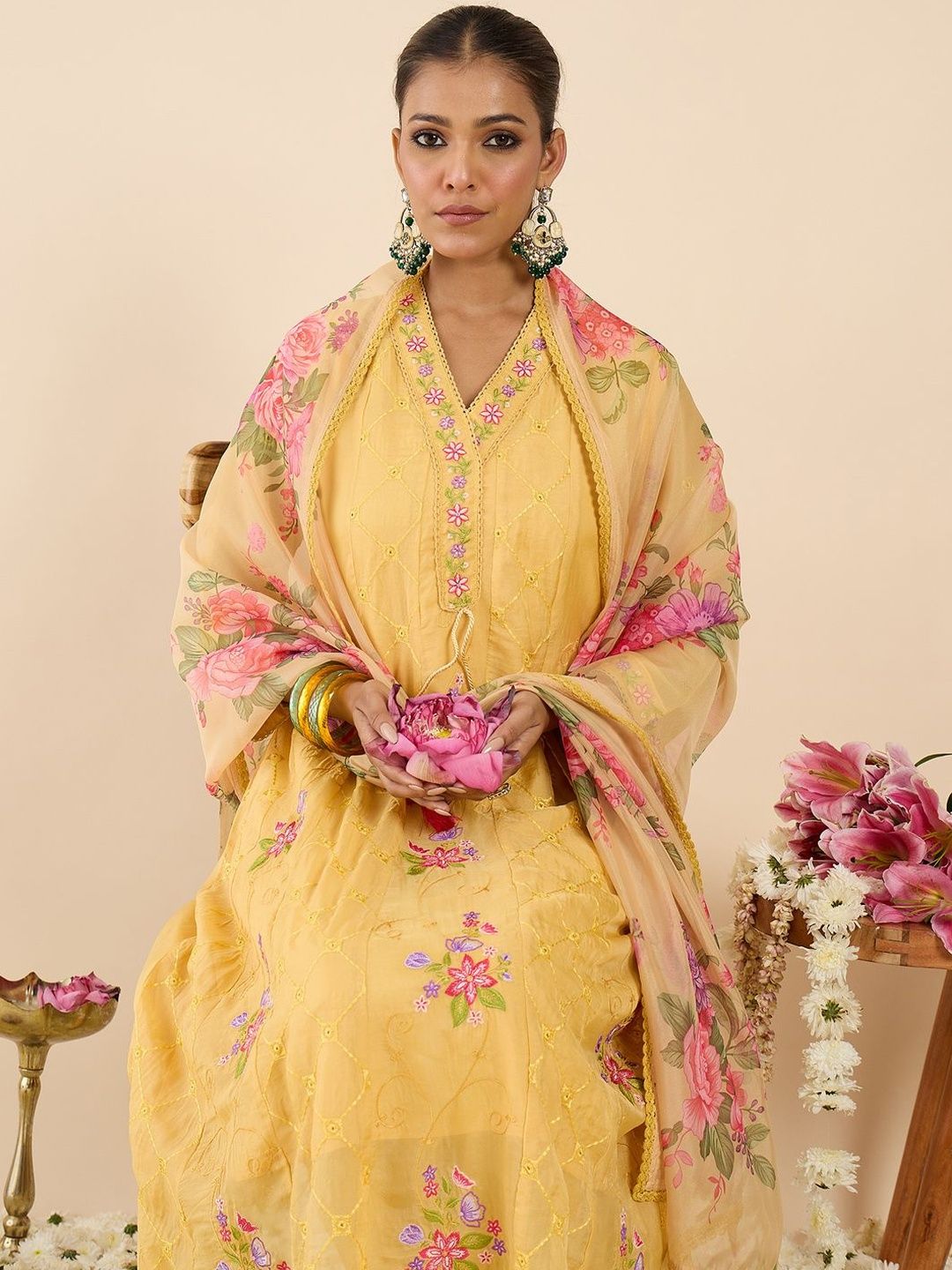 Women Floral Embroidered Panelled Thread Work Kurta with Trousers & With Dupatta