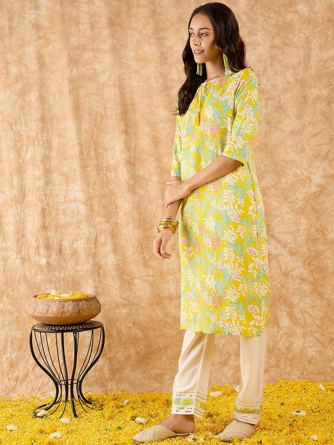 Floral Printed Straight Kurta with Trousers