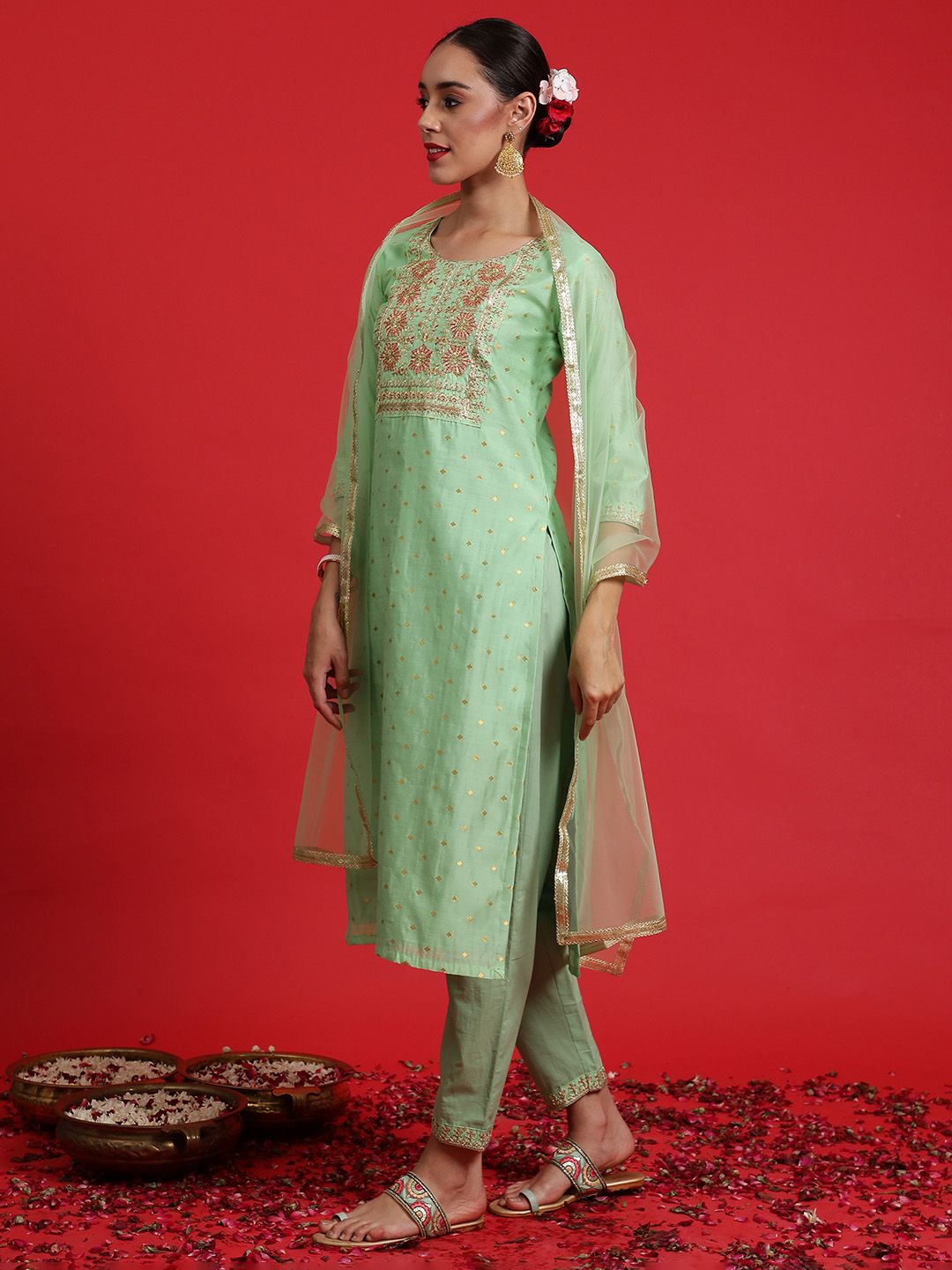 Dhiyona IE Women Floral Embroidered Regular Thread Work Chanderi Silk Kurta with Trousers & With Dupatta