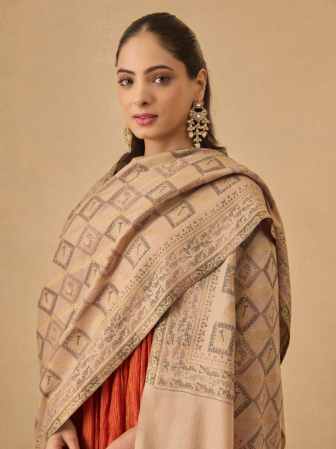 Dhiyona PA Geometric Woven Design Woolen Shawl