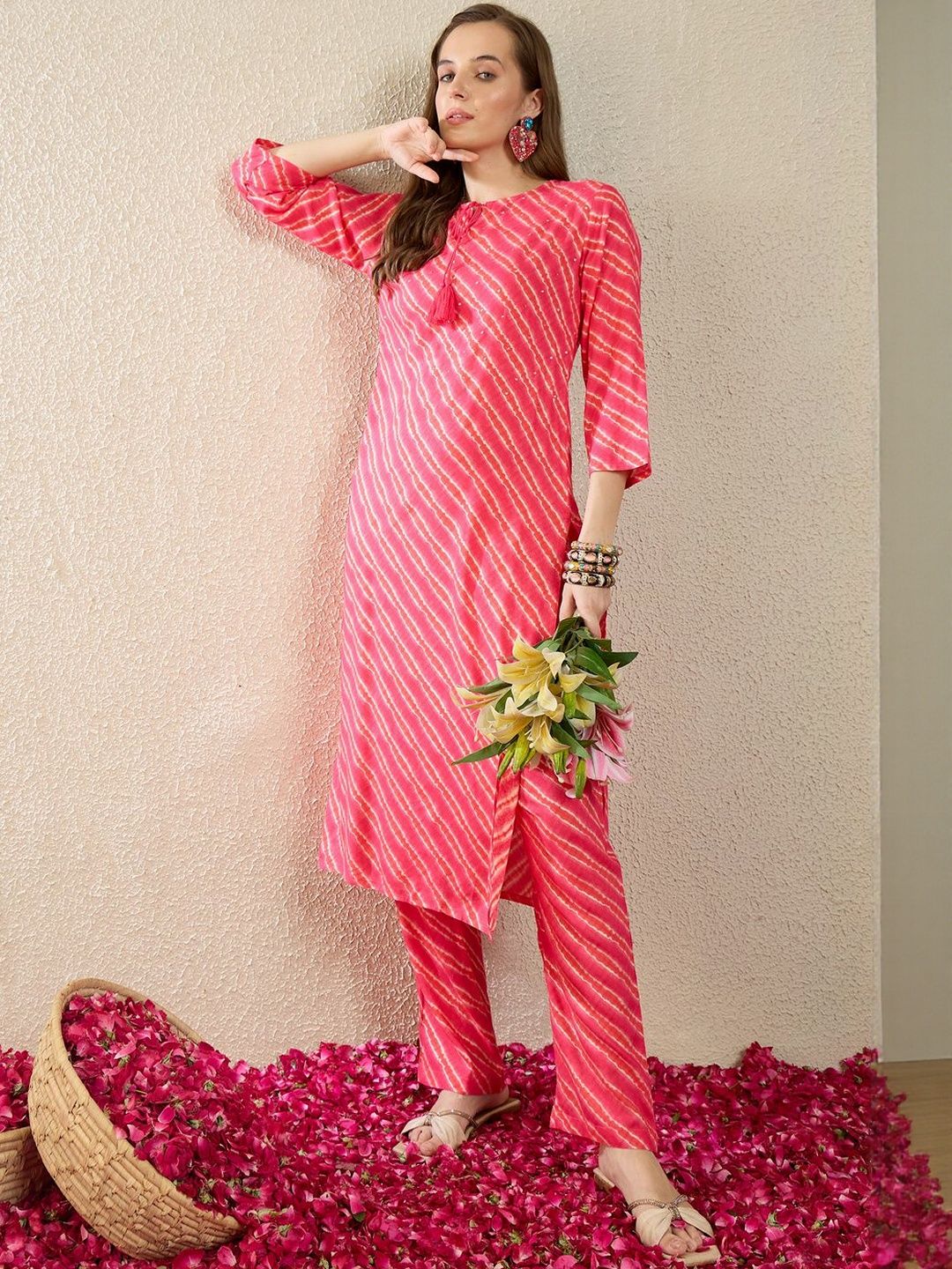 Dhiyona IE Women Leheriya Printed Regular Kurta with Trousers