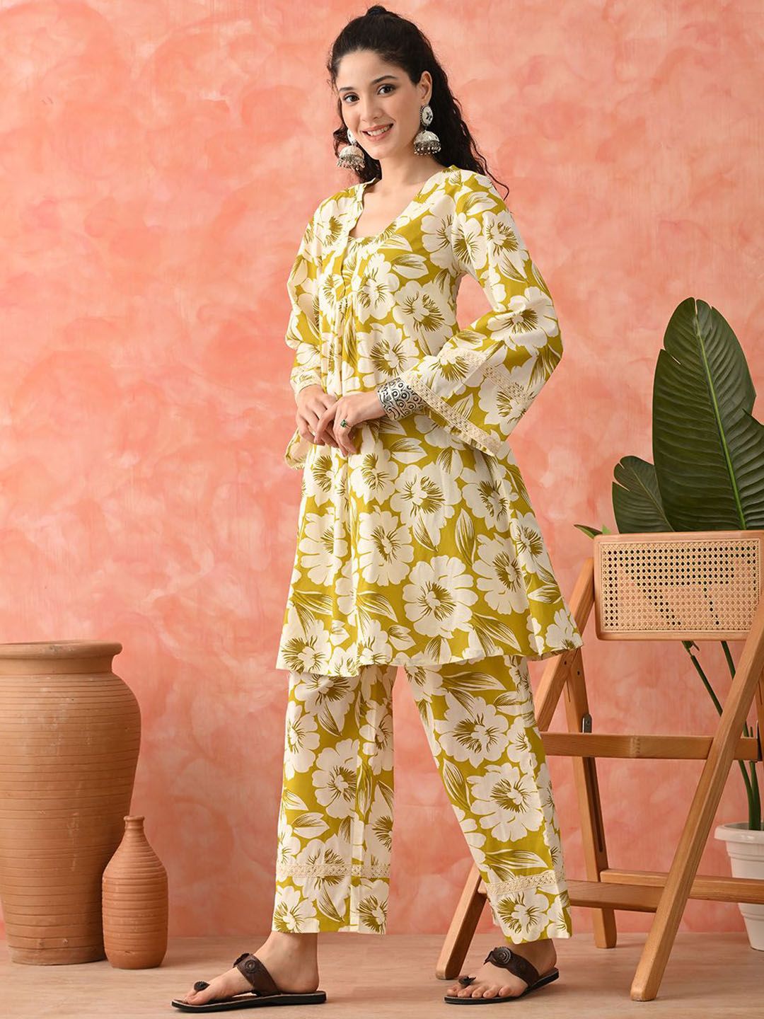 Dhiyona SN Women's Floral Printed Cotton Kurta with Trousers