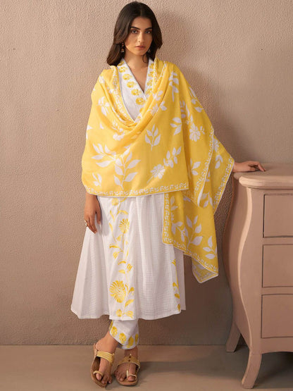Dhiyona IE Women Floral Embroidered Regular Thread Work Pure Cotton Kurta with Trousers & With Dupatta