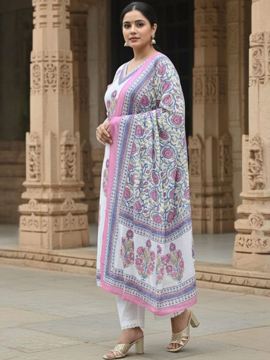 Women Floral Printed Regular Pure Cotton Kurta with Trousers & With Dupatta