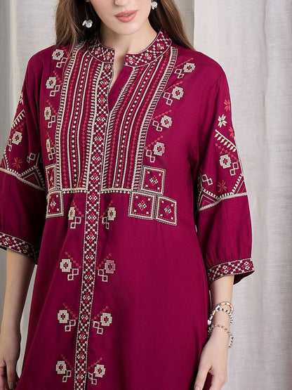 Women Ethnic Motifs Embroidered Thread Work Kurta With Trousers Kurta Sets