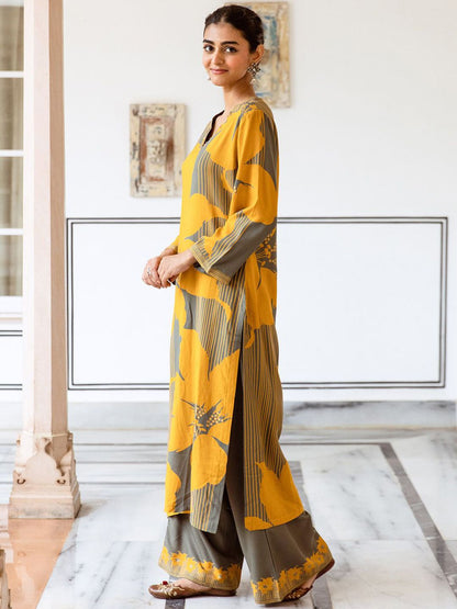Dhiyona IS Women's Women Floral Printed Regular Kurta with Trousers