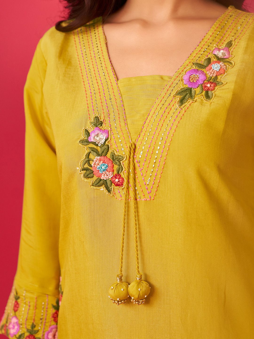 Women Floral Embroidered Kurta with Trousers