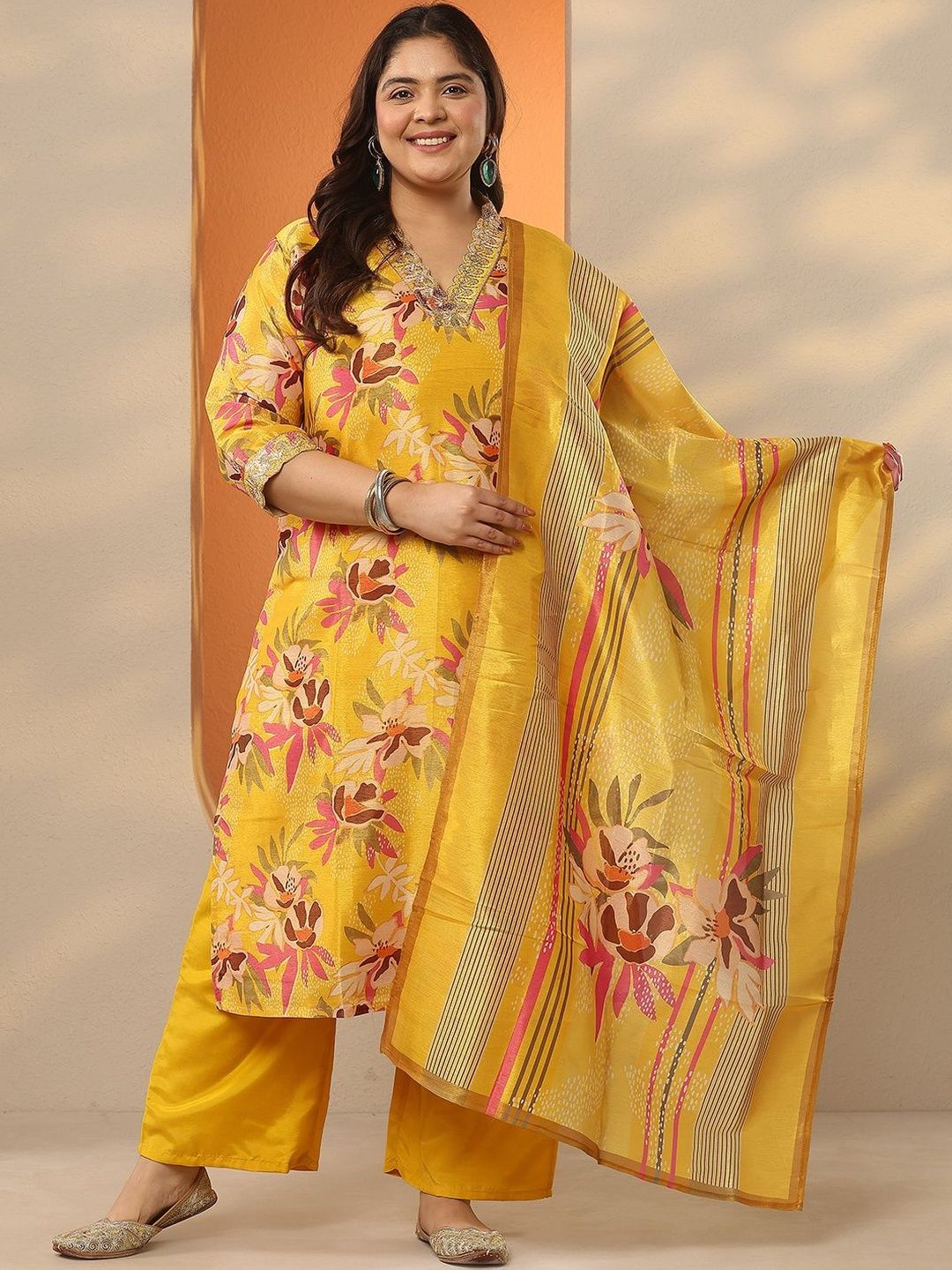 Dhiyona Women's Plus Size Printed V-Neck Straight Kurta With Palazzos & Dupatta