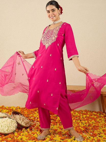 Ethnic Motifs Embroidered Round Neck Thread Work Kurta With Trousers & Dupatta