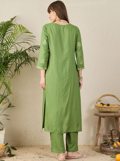 Floral Embroidered Round Neck Thread Work Straight Kurta & Trousers