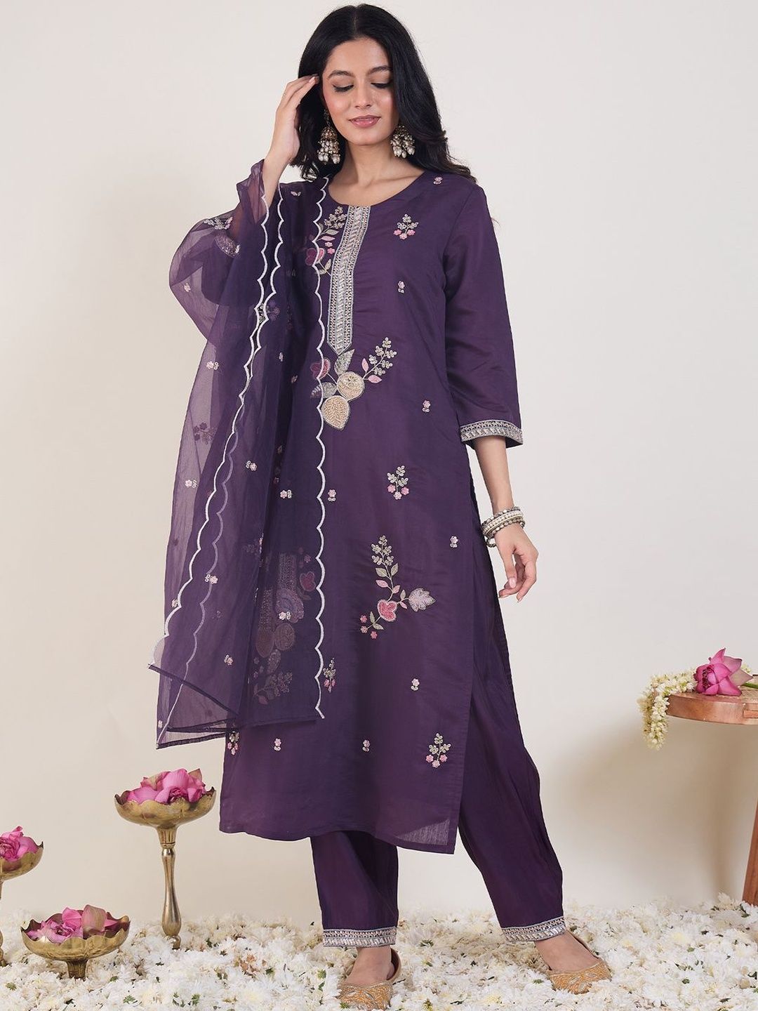 Floral Embroidered Straight Thread Work Kurta With Trousers & Dupatta