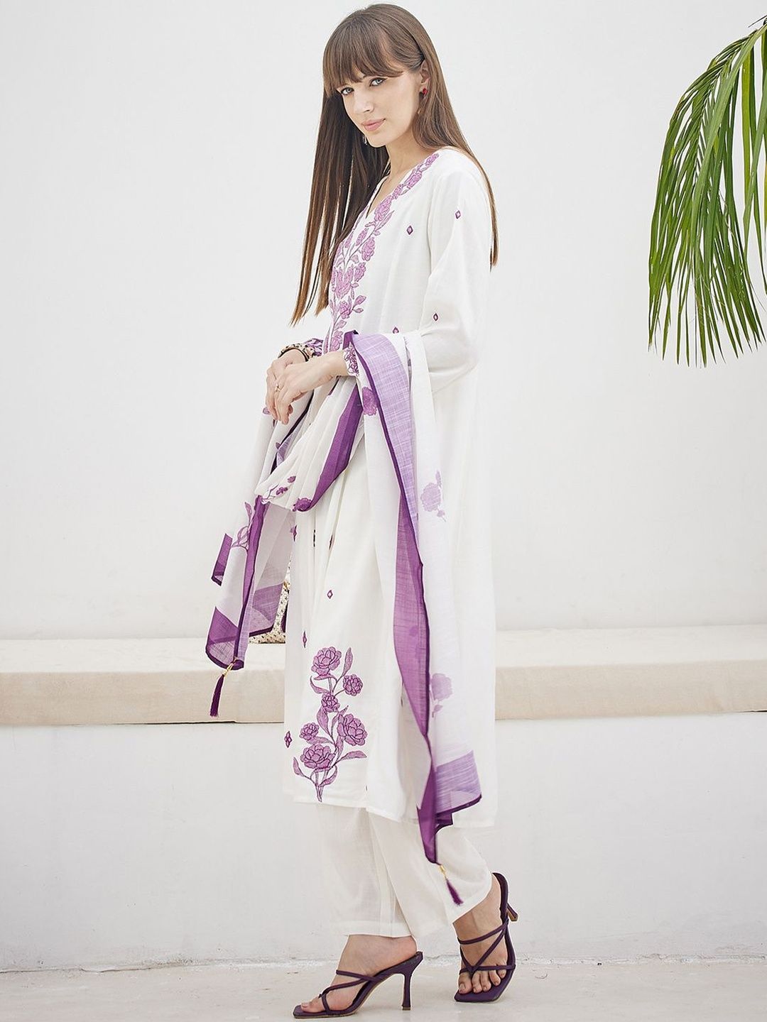 Women Floral Embroidered Thread Work A-Line Kurta & Trousers With Dupatta