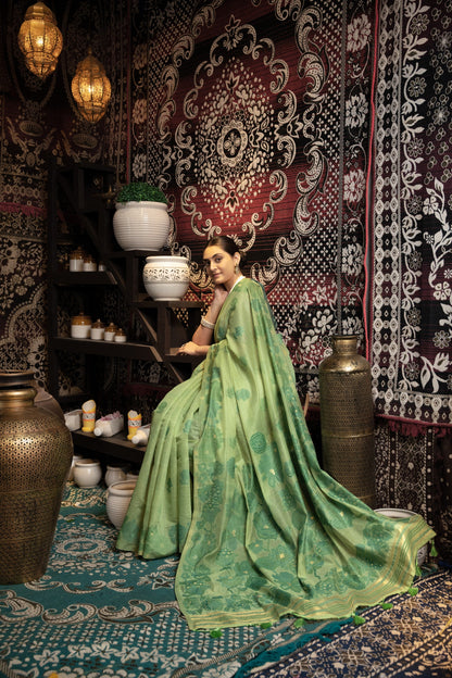 Dhiyona GR Women's Devanshi Green Soft Cotton Jamdani Saree