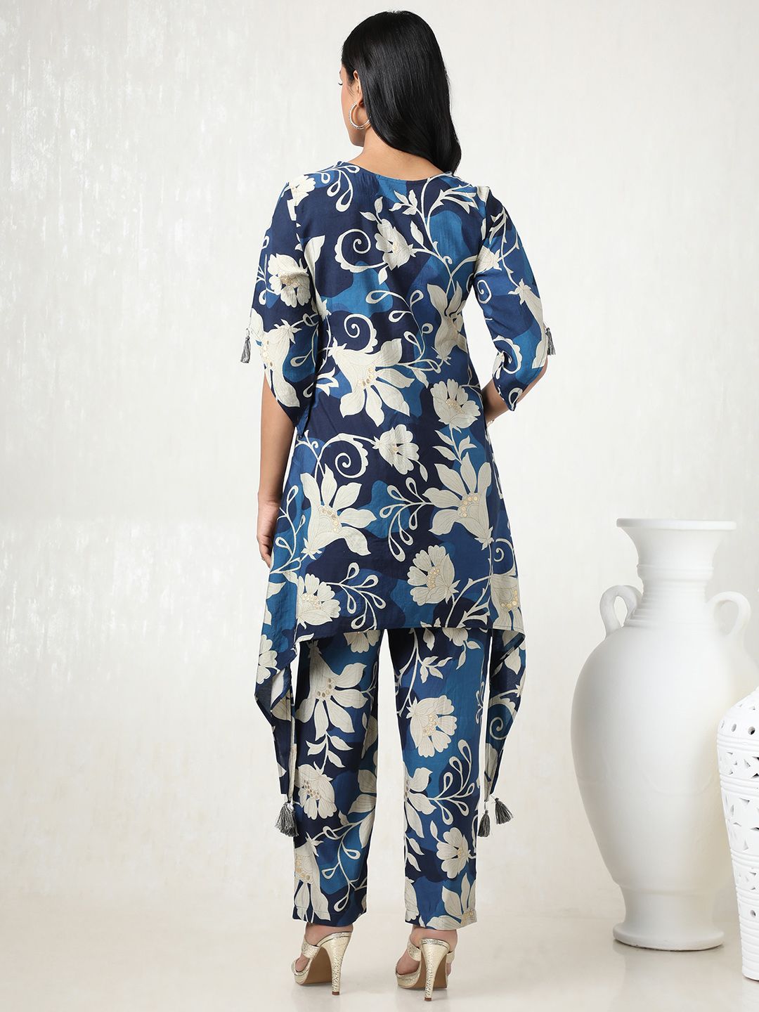 Dhiyona SO Women's Women Floral Regular Sequinned Kurta with Trousers