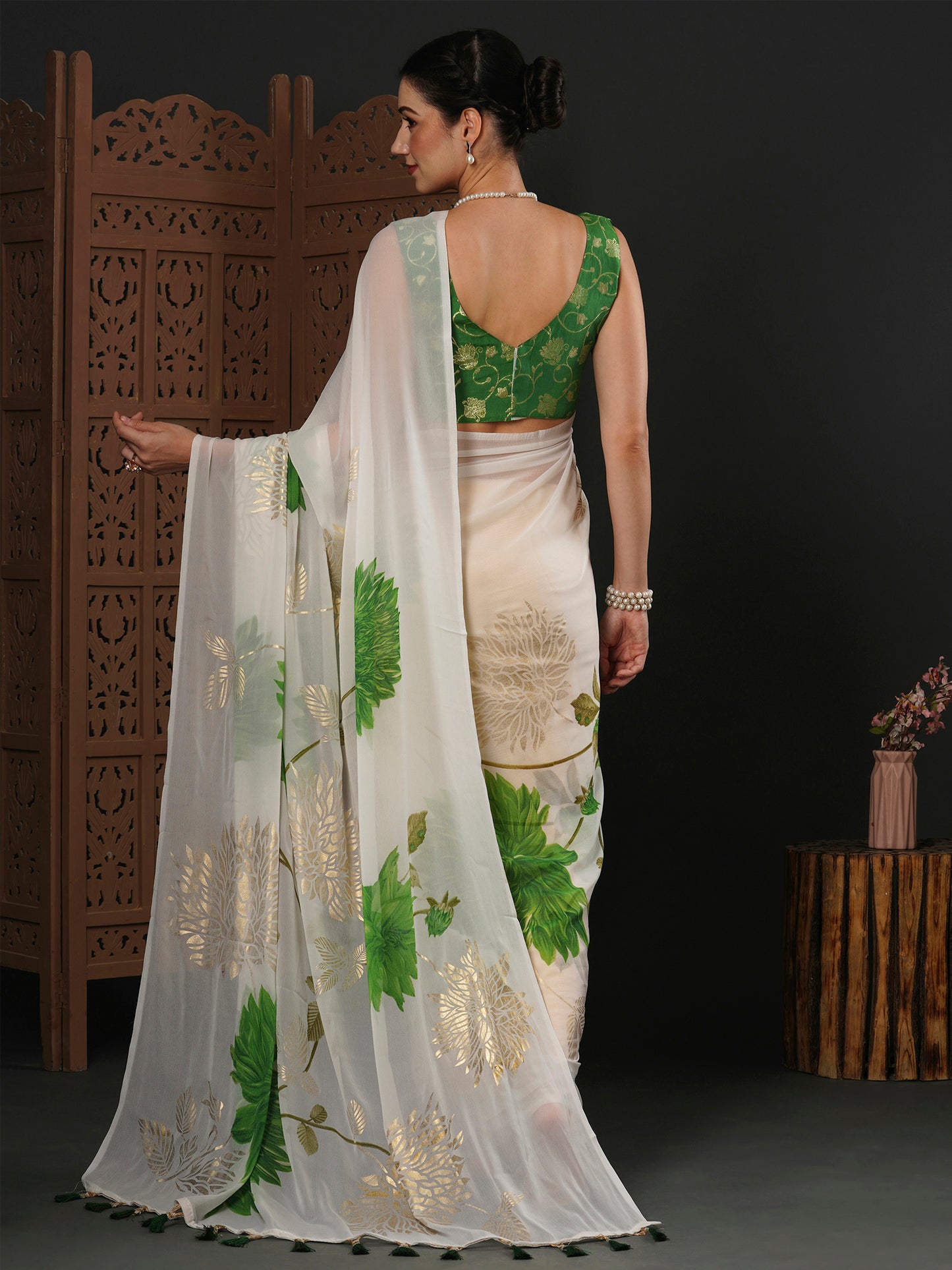 Women's Georgette White Printed Designer Saree With Blouse Piece