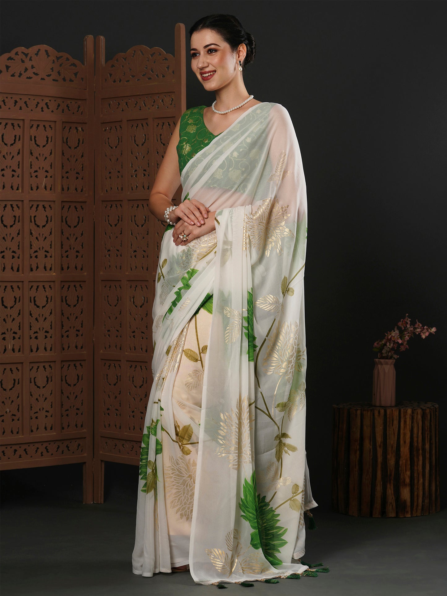 Women's Georgette White Printed Designer Saree With Blouse Piece